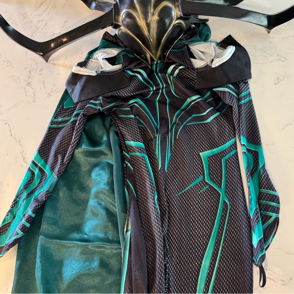 Hela costume! Black and Green Superhero Costume with Futuristic Design